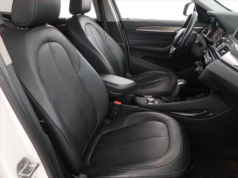 BMW X1 (2016) sDrive18d, Automat, Kůže - fotka 9 z 21
