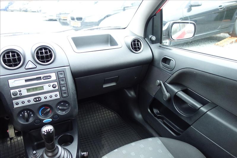 Ford Fiesta 1,3 i 51KW, ČR, BASE. - fotka 19 z 26