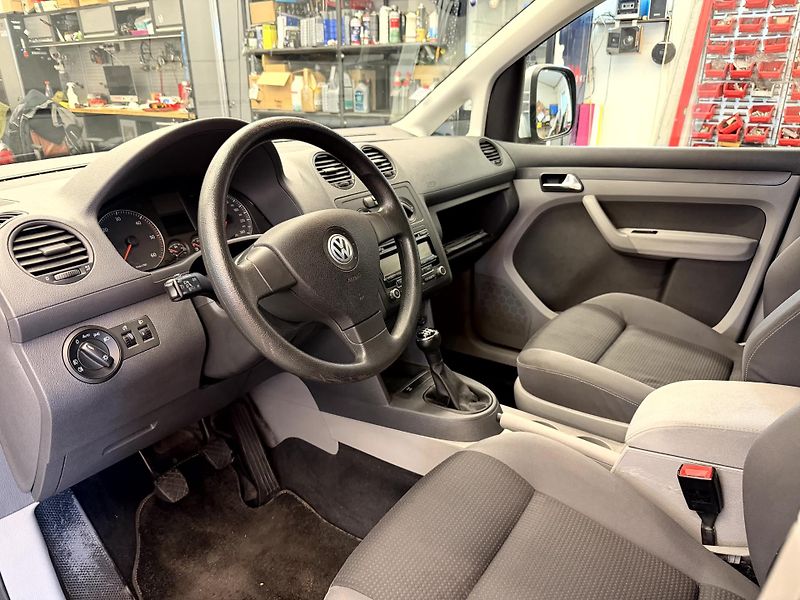 Volkswagen Caddy Life 1.9 TDI 77 kW - fotka 8 z 19