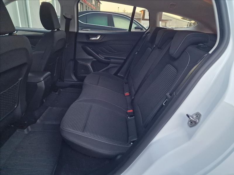 Ford Focus 1.5TDCI Titanium,ČR,1.Majitel - fotka 17 z 46