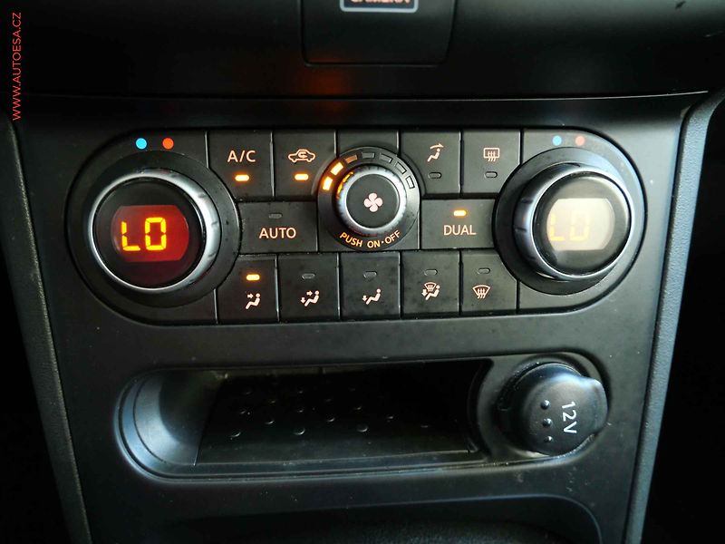 Nissan Qashqai (2012) 1.6 16V, ČR, Panor, AC - fotka 18 z 19