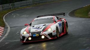 Závodní Lexus LFA na Nürburgringu.