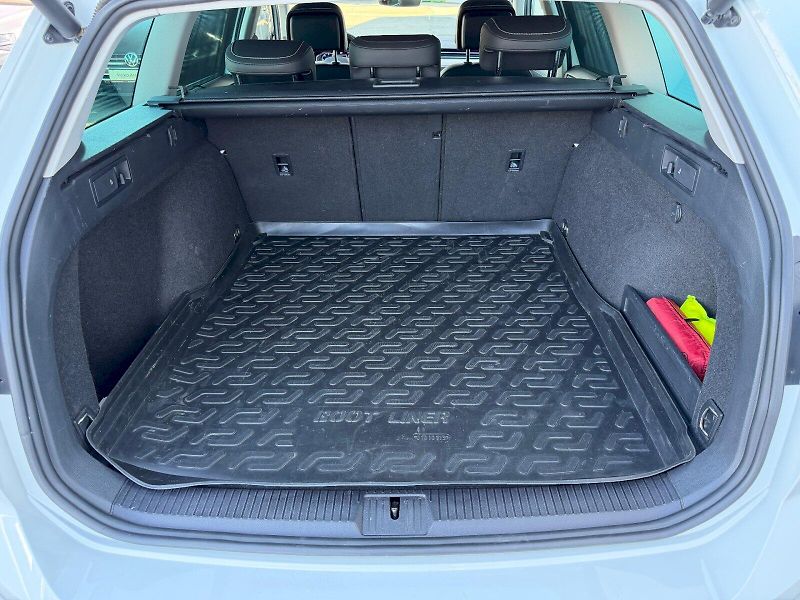 Volkswagen Passat (2021) 2.0 TDI 110kW R-LINE - fotka 33 z 35