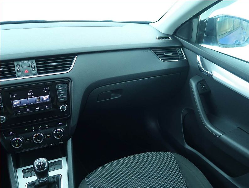 Škoda Octavia (2014) Ambition 1.6 TDI, Navi - fotka 8 z 18
