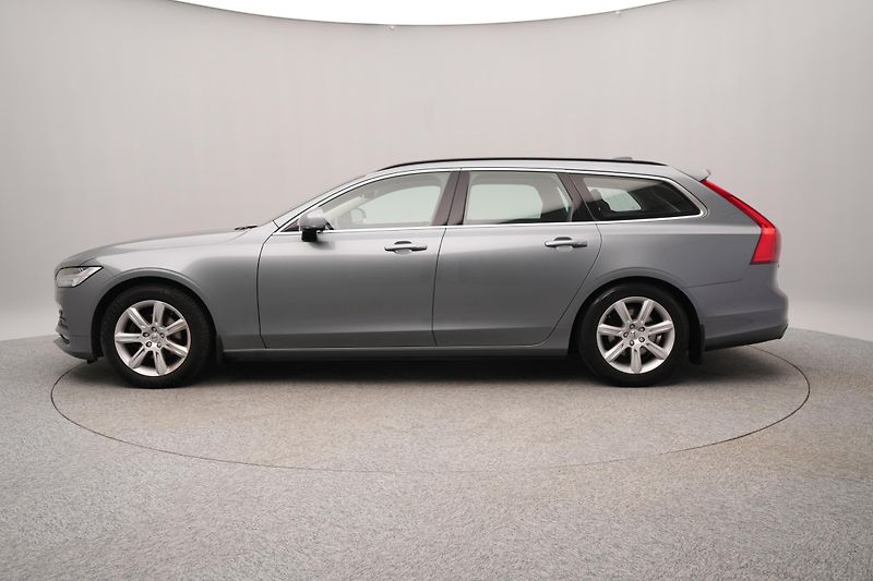 Volvo V90 D4 MOMENTUM PRO  - fotka 7 z 52
