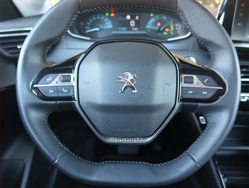 Peugeot 208 (2021) 50 kWh, SoH 90%, Automat - fotka 16 z 22