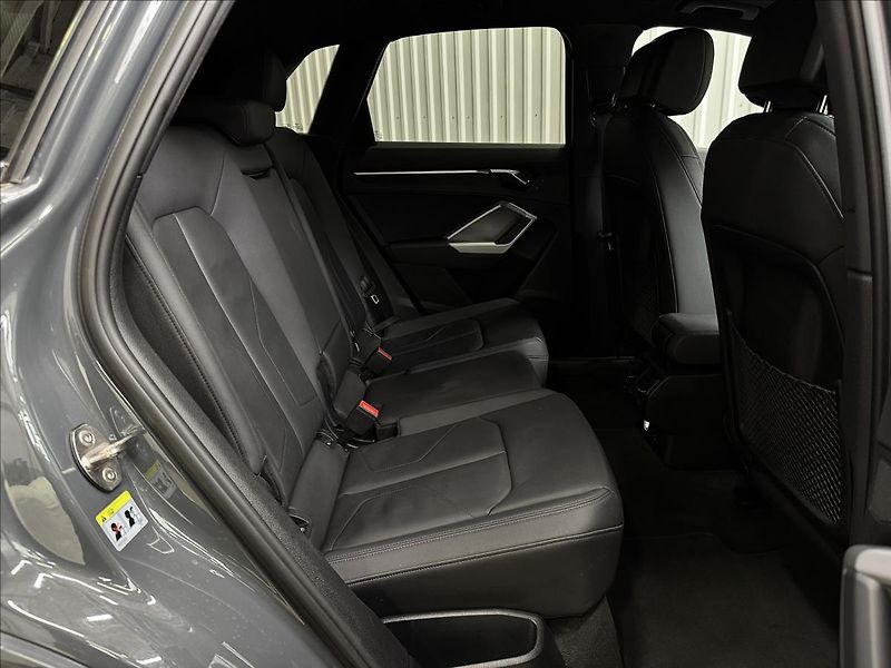 Audi Q3 45TFSI Quattro Pano - fotka 36 z 41