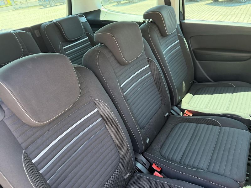Volkswagen Sharan (2015) 2.0TDI 103kW DSG 7M EL. DVĚŘE - fotka 28 z 41