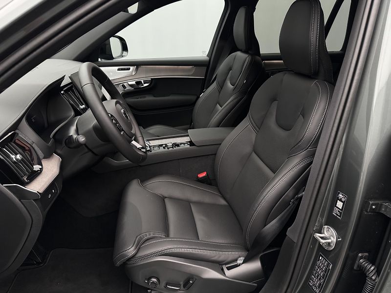 Volvo XC90 (2026) T8 AWD RECHARGE DARK PLUS 7m - fotka 3 z 27