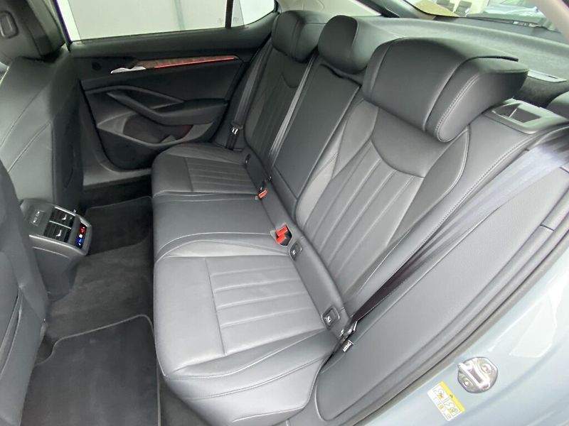 Škoda Superb 2,0 TDI 110 kW L&K DSG - fotka 25 z 30