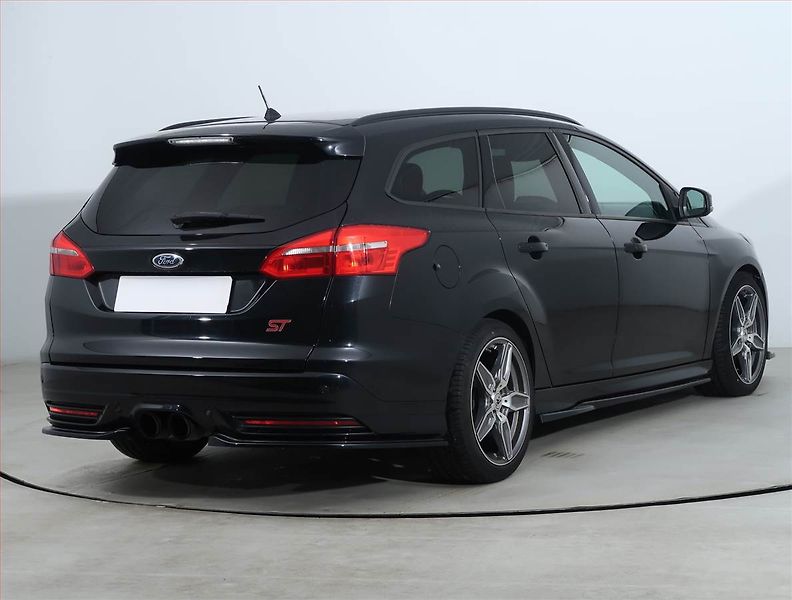 Ford Focus (2015) 2.0 EcoBoost ST, Kůže - fotka 5 z 22