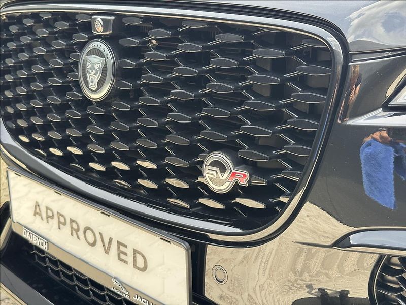 Jaguar F-Pace 5,0 P550 SVR AWD ZÁRUKA - fotka 33 z 36