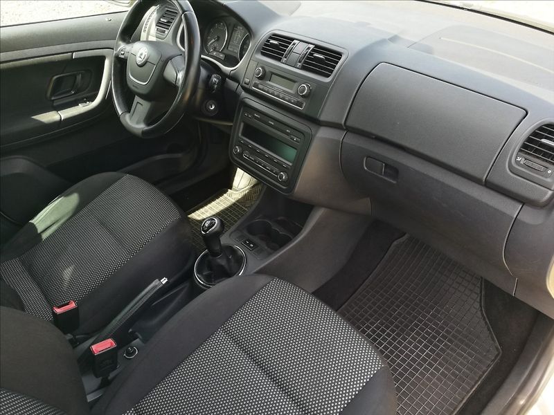 Škoda Roomster 1,2 TSi Scout - fotka 9 z 17