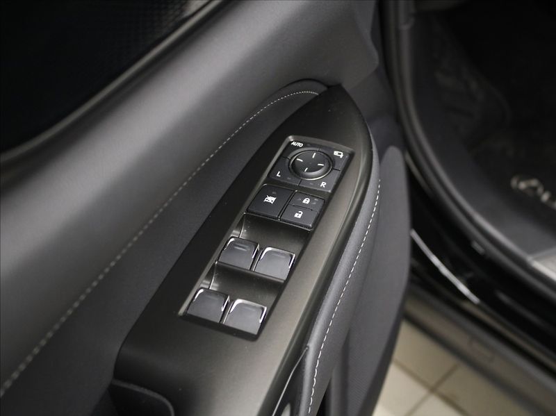 Lexus NX 350h 2,5 Hybrid Comfort TOP 29tkm. - fotka 17 z 24