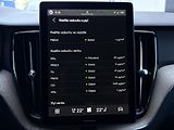 Volvo XC60 B5 AWD // PLUS DARK + sada kol - náhled 42