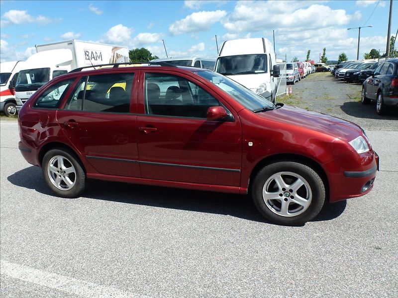 Škoda Fabia 1,4 16V Parkovací kamera - fotka 7 z 47