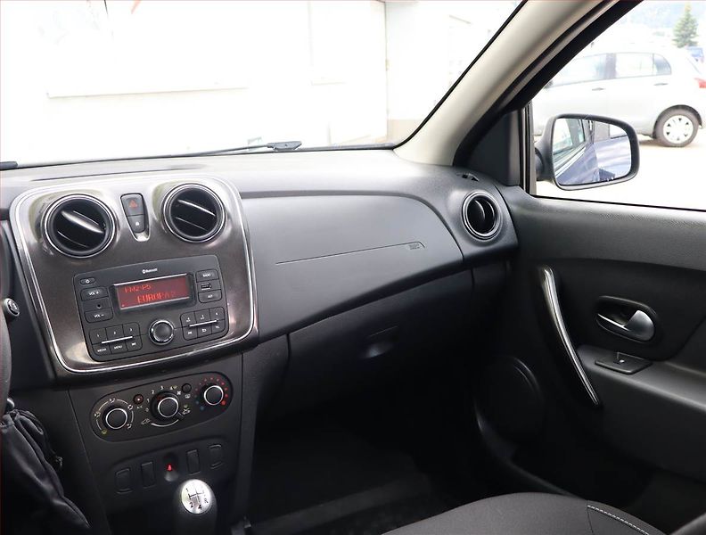 Dacia Logan (2018) 1.0 SCe, Serv.kniha - fotka 8 z 15