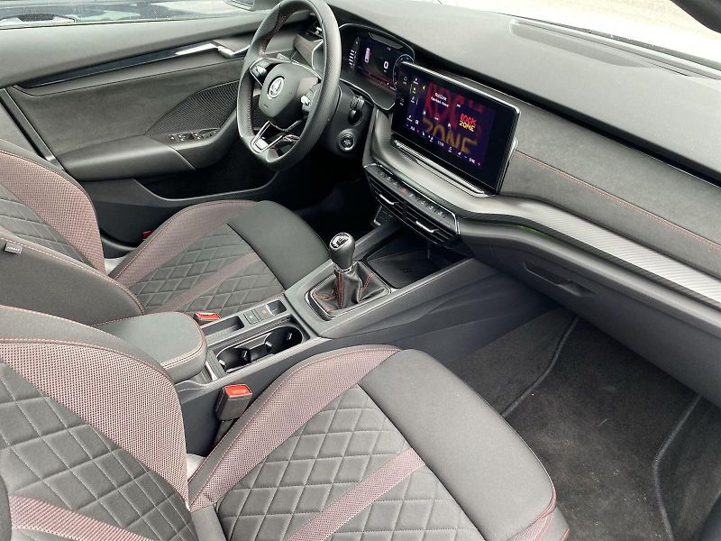 Škoda Octavia (2023) Combi 2.0 TSI RS - fotka 10 z 38
