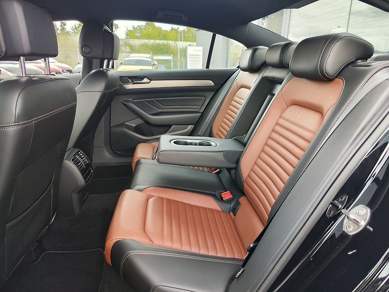 Volkswagen Passat 2.0 TDI/110kW Elegance - fotka 11 z 34