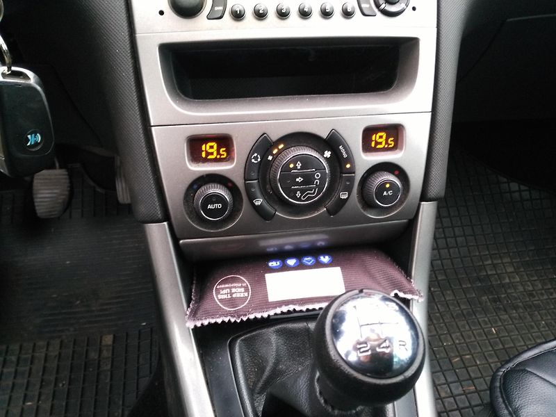 Peugeot 308 1,6 HDI  /68 kW/ - fotka 19 z 29