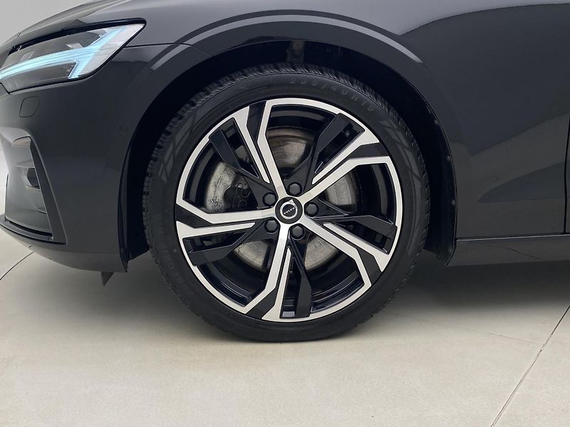 Volvo S60 B5 AWD DARK ULTIMATE AUT CZ - fotka 36 z 50