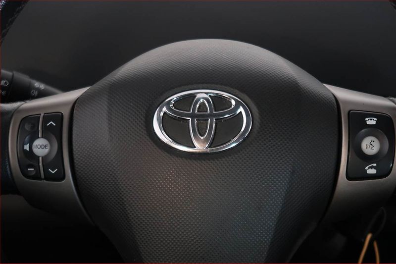 Toyota Yaris (2009) 1.33 Dual VVT-i, Serv.kniha - fotka 16 z 18