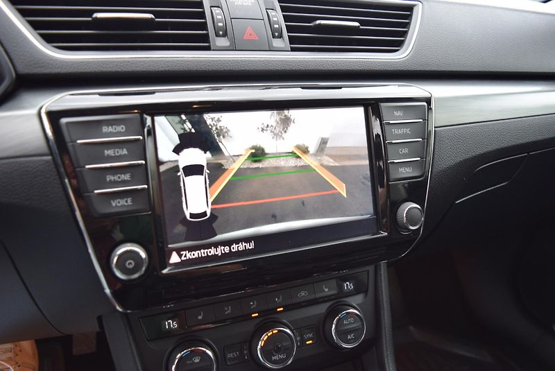 Škoda Superb (2016) 2.0TDI 140kw 4x4 DSG STYLE NAV - fotka 31 z 50