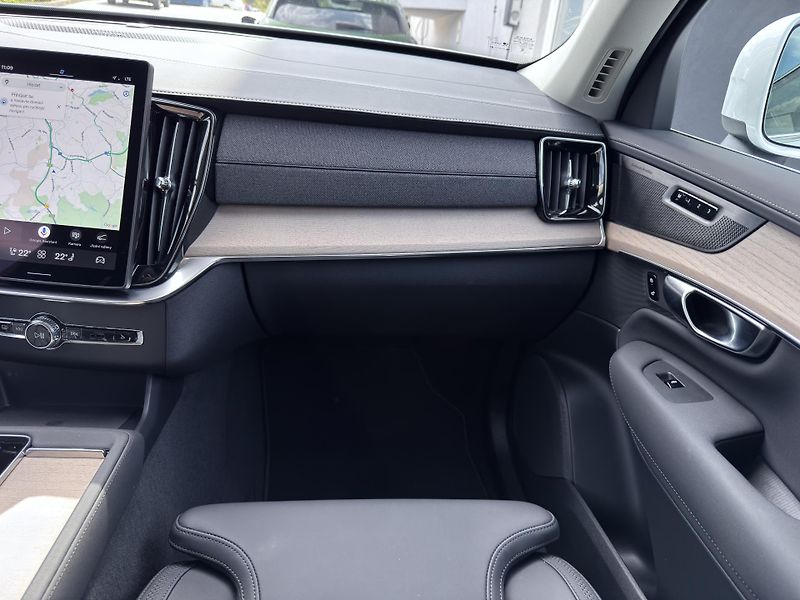 Volvo XC90 B5 AWD PLUS BRIGHT // 7M +kola - fotka 22 z 52