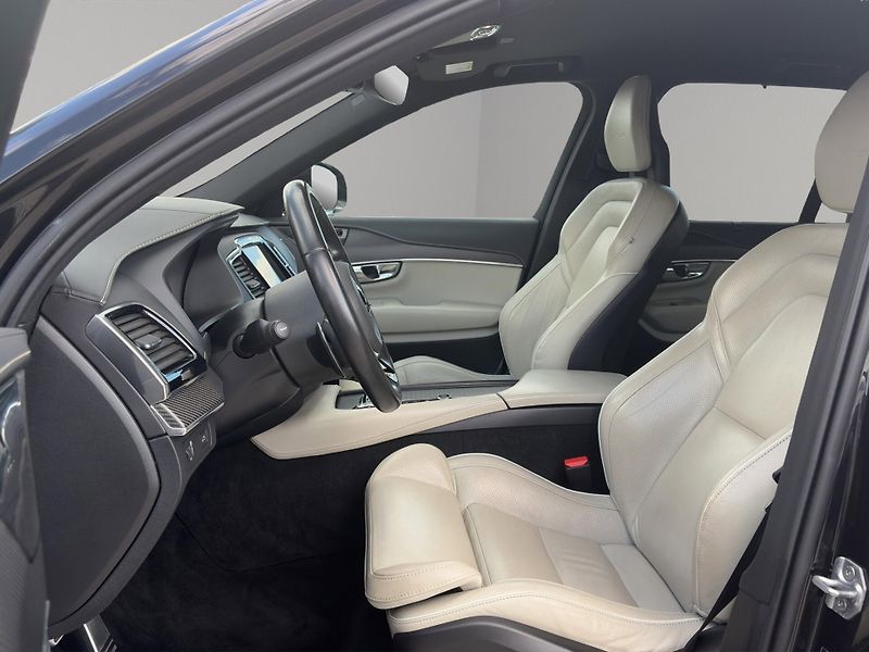 Volvo XC90 (2019) 2.0 B5 4x4 Nafta, Kůže, A/T - fotka 9 z 30