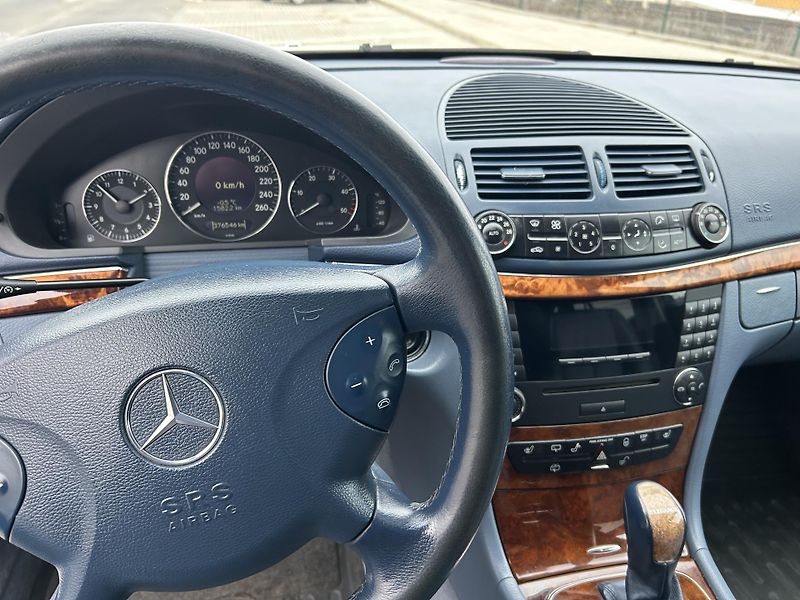 Mercedes-Benz Třídy E E 220 CDI Elegance - fotka 13 z 35