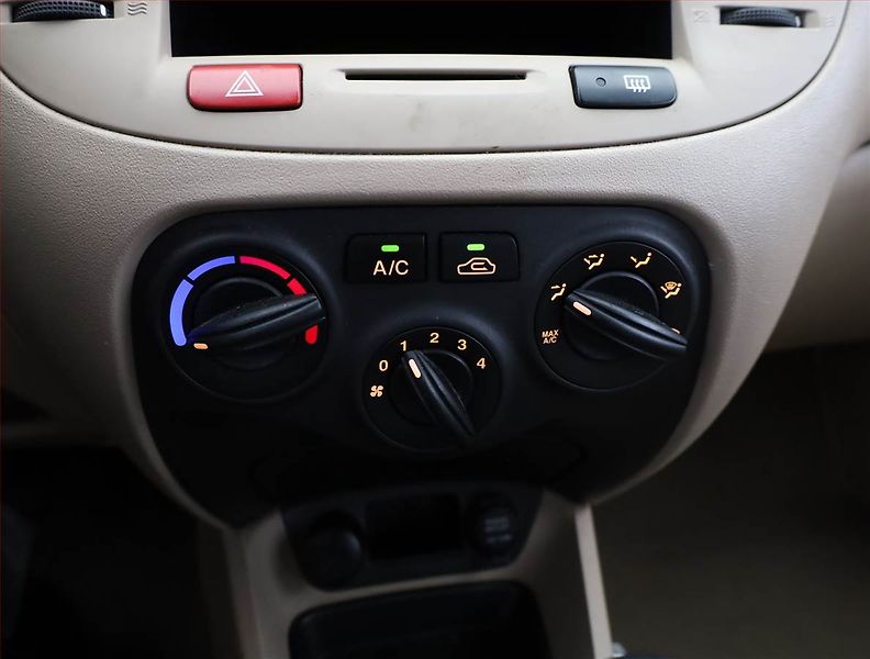 Kia Rio (2007) 1.4 16V, nová STK, Tažné - fotka 9 z 11