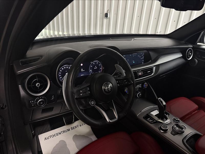 Alfa Romeo Stelvio VELOCE 206kW Q4 H&K PANORAMA - fotka 15 z 42