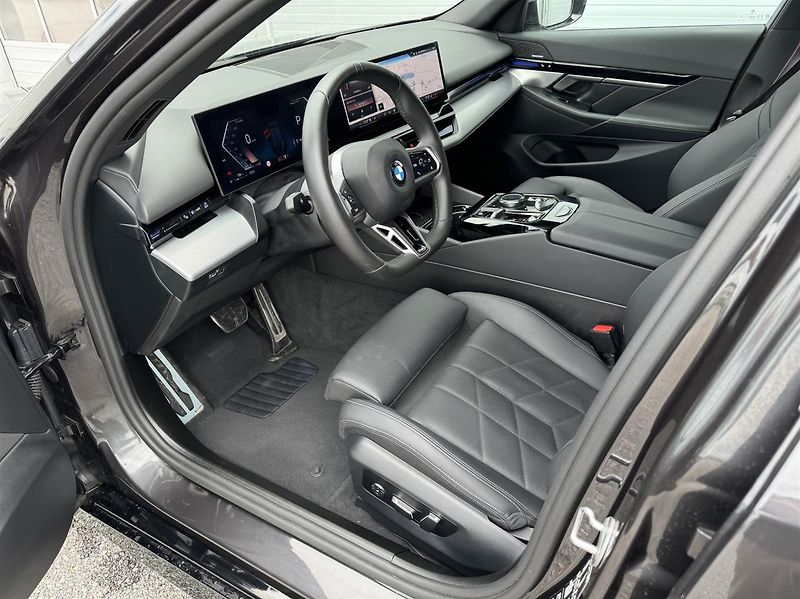 BMW Řada 5 520d xDrive Sedan - fotka 5 z 11