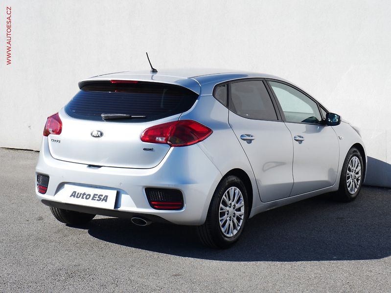 Kia Ceed (2017) 1.6 CRDi, ČR, AC, výhřev sed - fotka 6 z 22