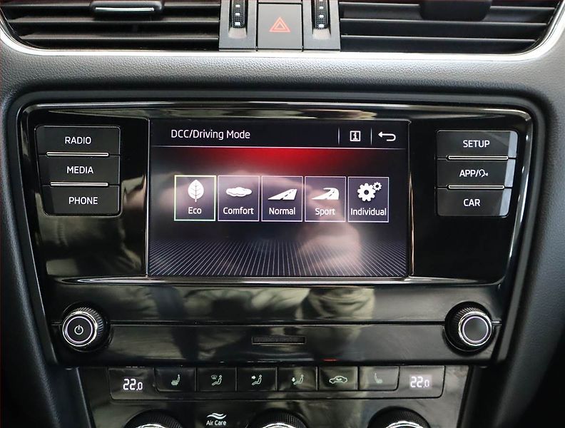 Škoda Octavia (2018) RS 2.0 TDI 4x4 DSG, 4X4 - fotka 20 z 25