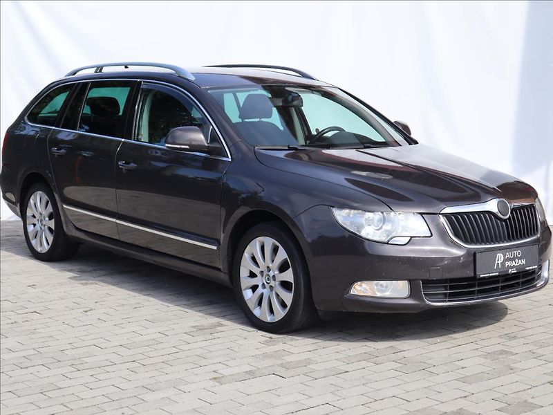 Škoda Superb 2,0 TDi 4x4 Elegance Navi CZ - fotka 1 z 34
