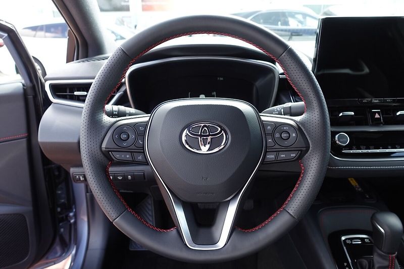 Toyota Corolla 1,8 HEV GR Spot - fotka 17 z 31
