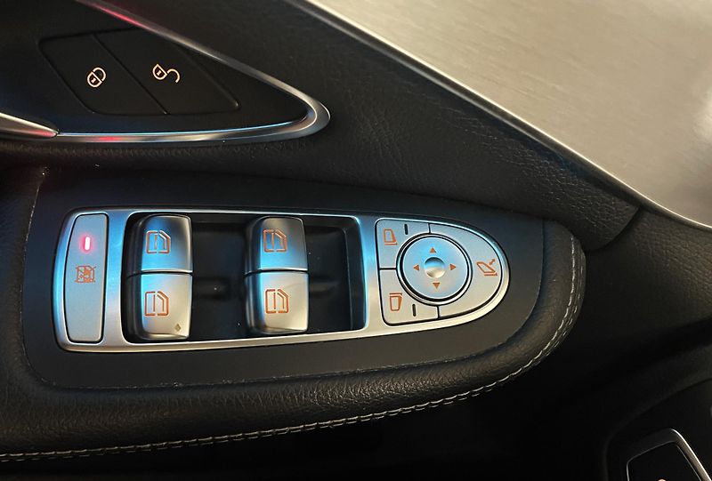 Mercedes-Benz Třídy C C 220d, 4 MATIC, AMG PAKET, ČR - fotka 19 z 27