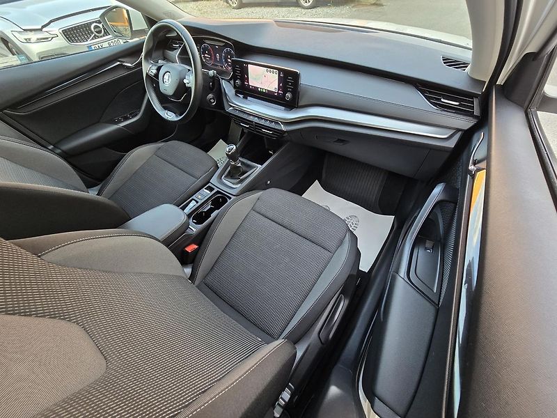 Škoda Octavia 85kW 1.Maj. ČR LED NAVI - fotka 12 z 44