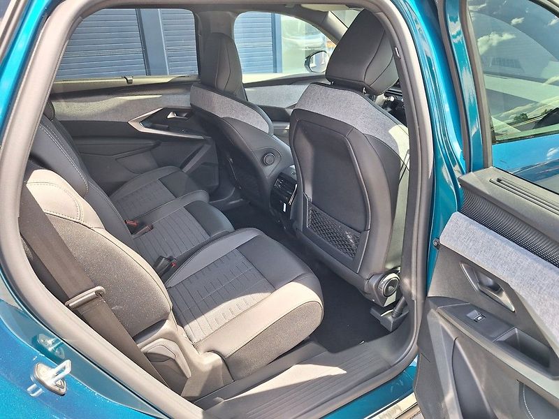 Peugeot 5008 (2026) GT Hybrid 145 e-DCS6 SUMMER B - fotka 10 z 18
