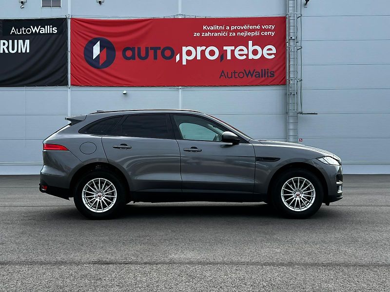 Jaguar F-Pace 20d Aut. Prestige AWD PANO TZ  - fotka 3 z 25