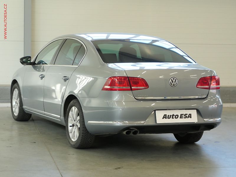 Volkswagen Passat (2012) 2.0 TDI, ČR, servis.kniha - fotka 6 z 20