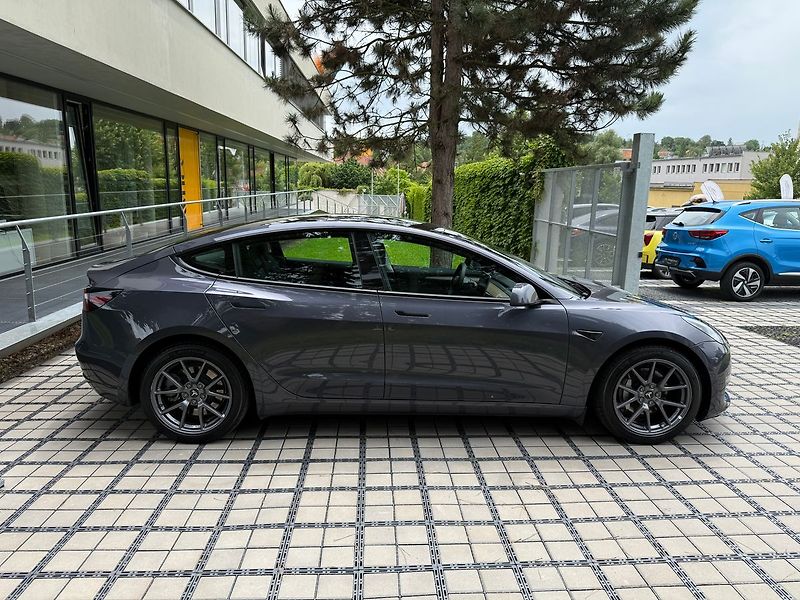 Tesla Model 3 REZERVACE - fotka 40 z 41