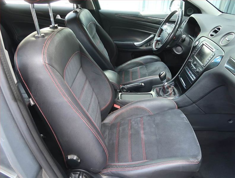 Ford Mondeo (2013) 2.0 TDCi, Navi, Xenony - fotka 9 z 14