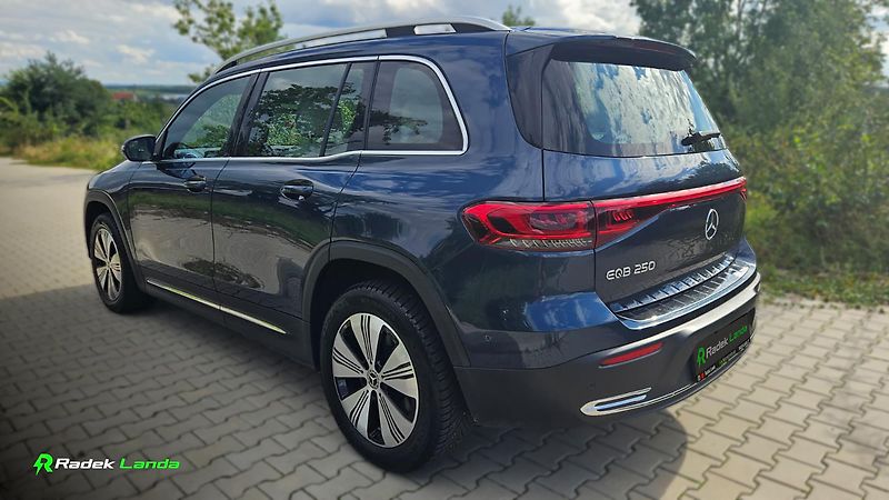 Mercedes-Benz EQB (2023) EQB 250 | 7 míst, 66 kWh - fotka 2 z 15