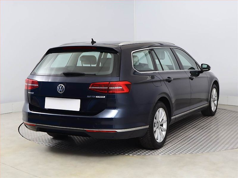 Volkswagen Passat (2016) Highline 2.0 TDI, ČR,1.maj - fotka 5 z 15