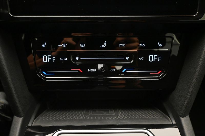 Volkswagen Passat 2,0 TDI 110kW DSG Business Zár - fotka 18 z 25