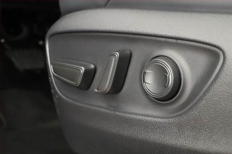 Toyota RAV4 (2022) 2.5 Plug-in - fotka 18 z 21