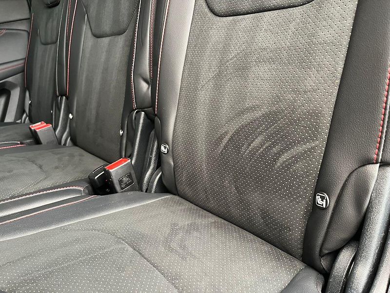 Ford S-MAX 2,5 HEV ST-Line - fotka 29 z 68