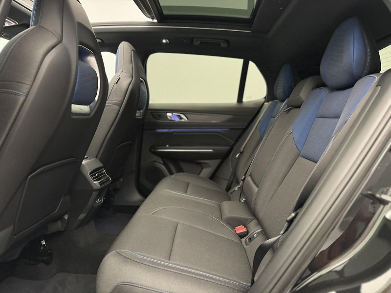 Lynk & Co 01 PHEV DCT AUT 1.maj - fotka 24 z 55